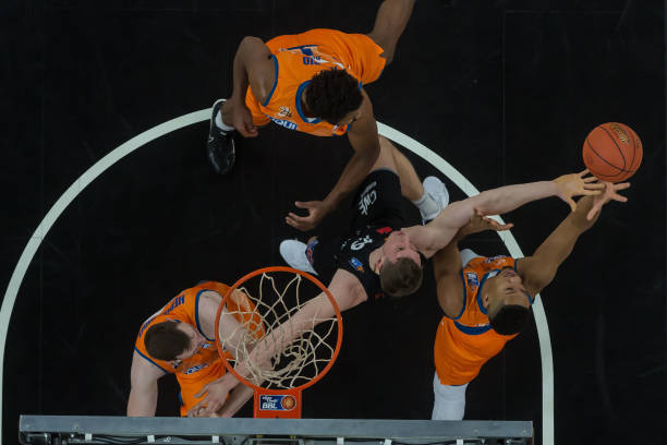 都有深远的 都有深远的