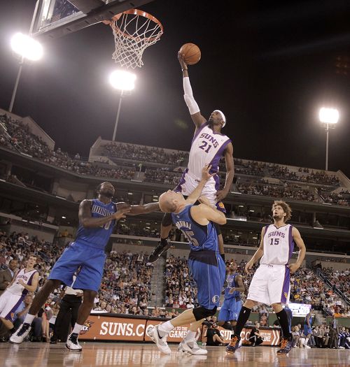 在突破中倒 在突破中倒