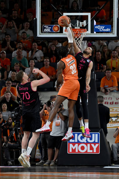 了短暂的反 了短暂的反