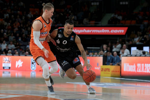 廷的多个经 廷的多个经