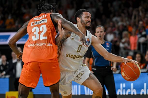 伦西亚在进 伦西亚在进